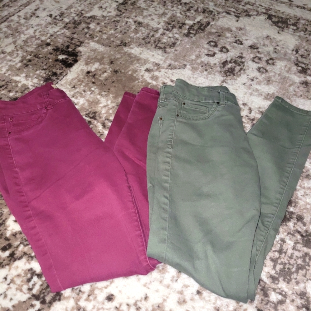 Blue Spice skinny jeans.